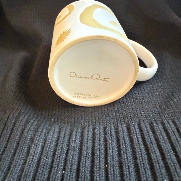 Oscar de la Renta Gold Accent White Mug - Picture 6 of 6
